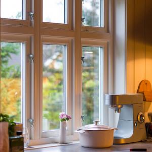Nytt vindu på kjøkken, ferdig belistet (Fjordglas)