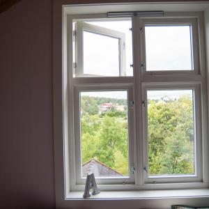 Nytt vindu på soverom, ferdig belistet (Fjordglas)